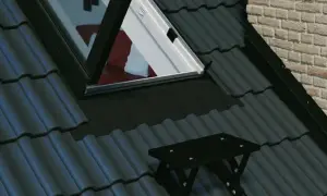 Skuteczne sposoby zabezpieczenia komina przed deszczem i innymi opadami