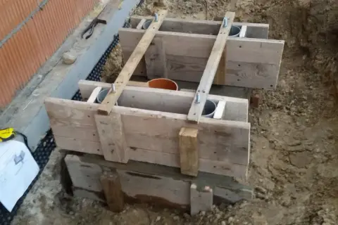 Jak głęboki powinien być fundament pod pompę ciepła, aby uniknąć problemów?