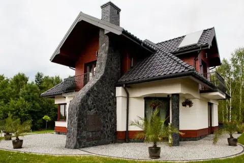 Jak poprawnie zbudować komin zewnętrzny - kompletna instrukcja krok po kroku