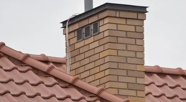 Jak często czyścić komin, aby uniknąć zagrożeń i zwiększyć bezpieczeństwo?
